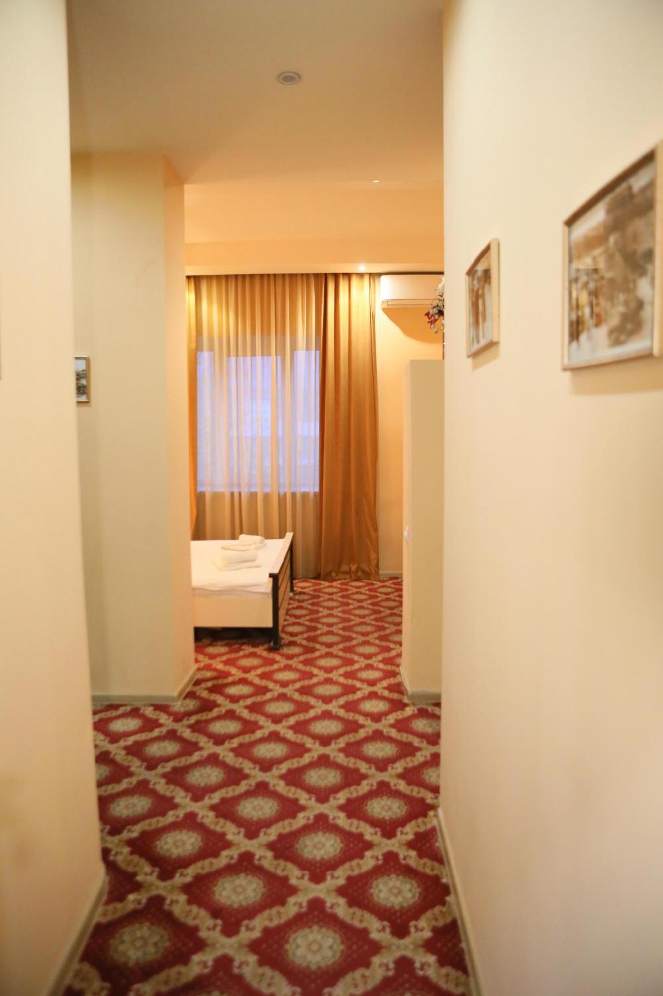 Elko Hotel Jerevan Exteriör bild